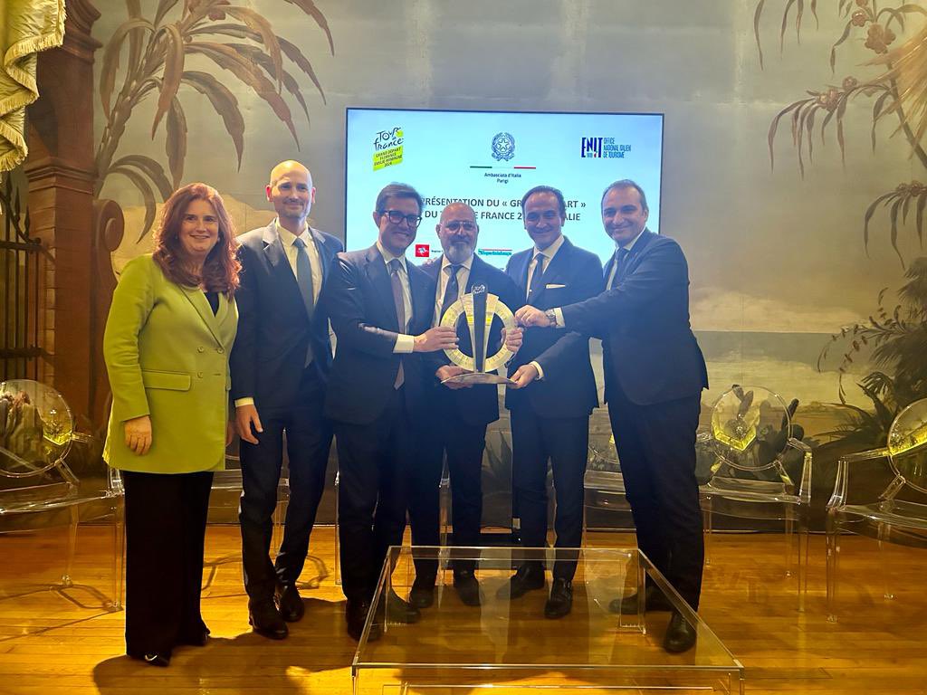 ItalyinFrance's tweet image. 📣@ItalyinFrance ospita la conferenza stampa di presentazione del #GrandDépart 🚴🚵‍♀️ del #tourdefrance2024 🇫🇷  in Italia 🇮🇹 con i Presidenti di Regione Emilia-Romagna @sbonaccini e di Piemonte @Alberto_Cirio e dei Sindaci di Firenze @DarioNardella e Torino @lorusso_stefano 🇮🇹🏆🇫🇷