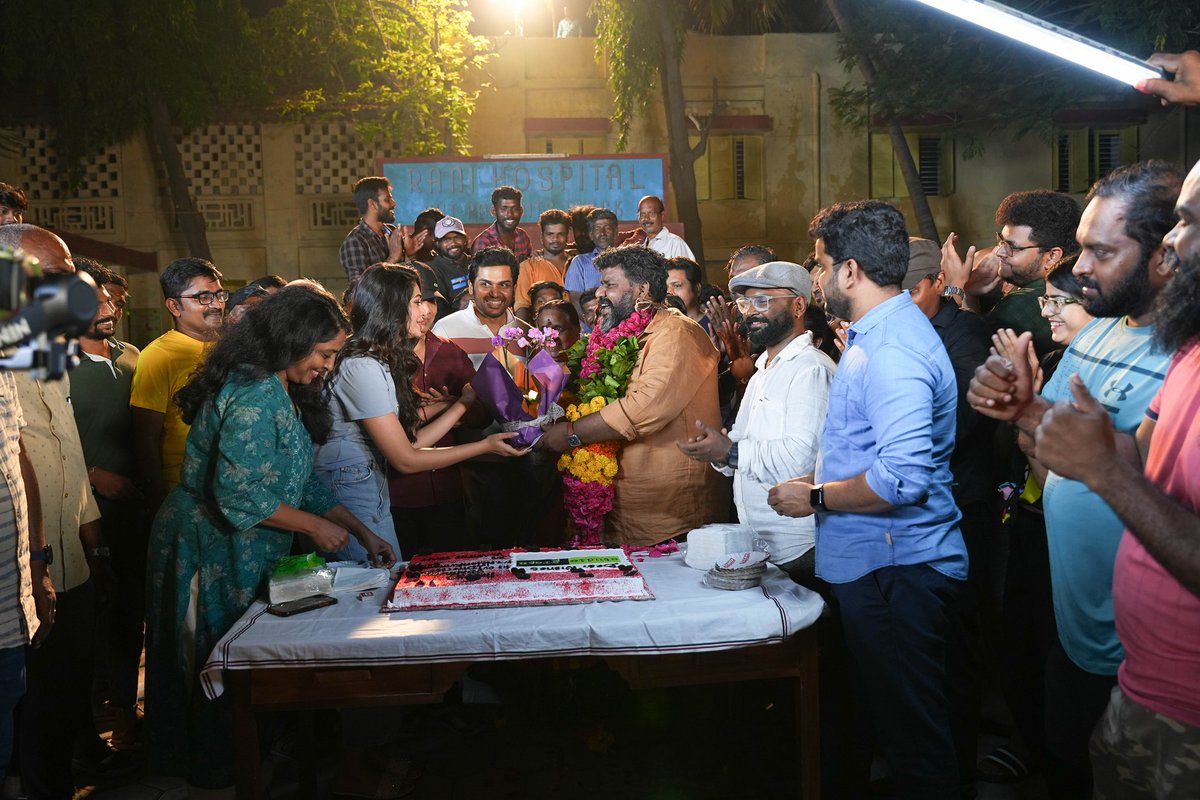 Director <a href="/NalanKumarasamy/">Nalan kumarasamy</a> celebrates the sweet moments of his birthday at the sets of our #ProductionNo27 &amp; <a href="/Karthi_Offl/">Karthi</a>'s #Karthi26 💥🎂