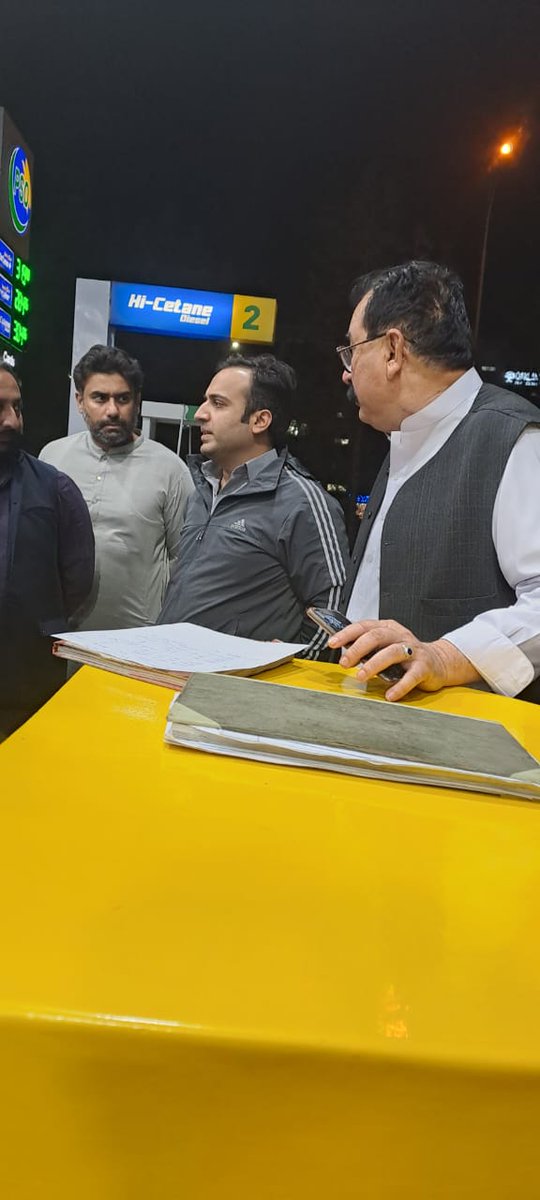 LDICTOfficial's tweet photo. Keeping a vigilant check on measures , teams of Labour Department ICT continued with daily inspections of multiple petrol pumps across Islamabad. 04 nozzles sealed for faulty measure. 
@ccislamabad @dcislamabad https://t.co/OUvVM6xAUE