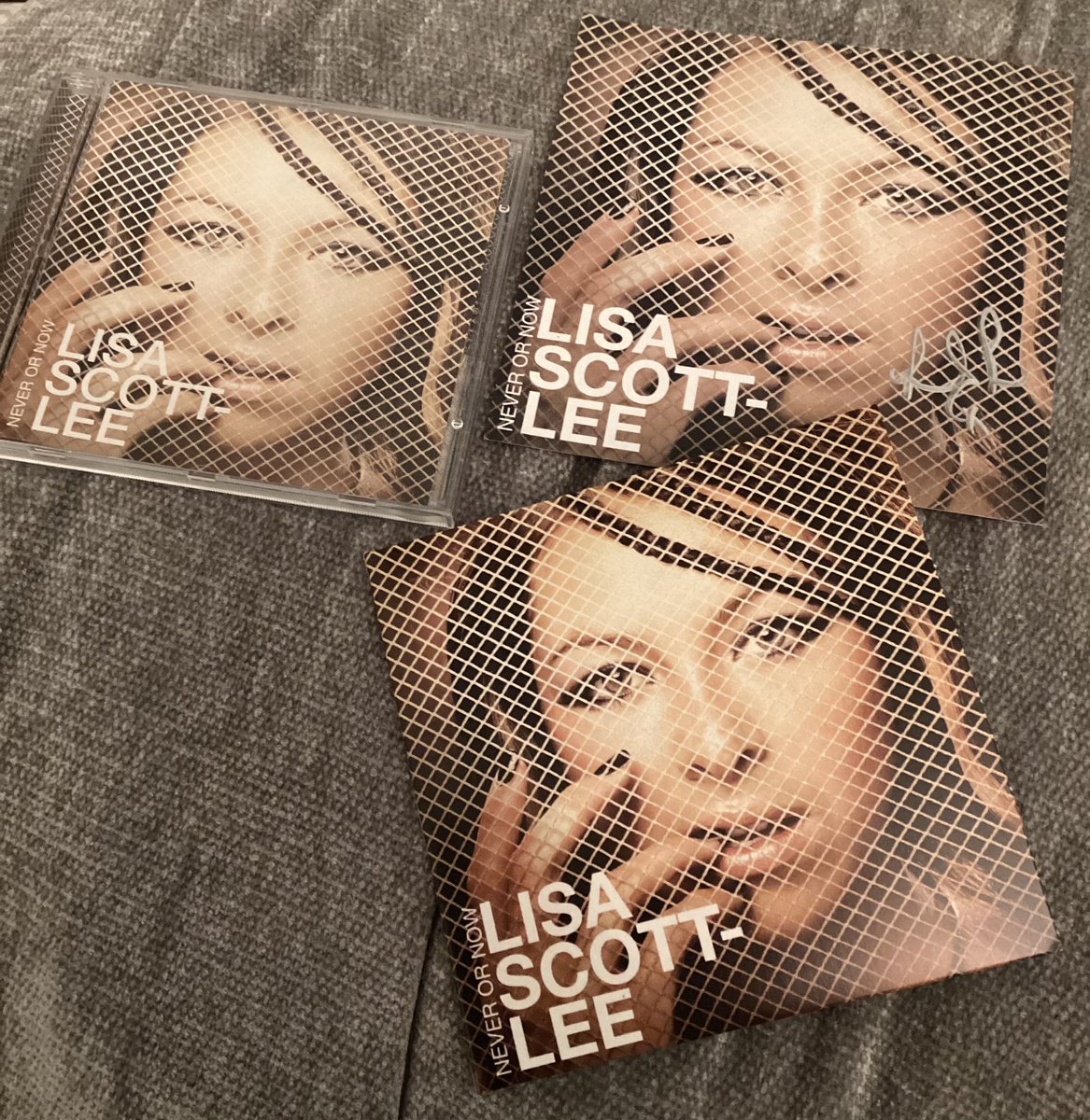 dearianfawn's tweet photo. Still playing #NeverOrNow @LSLofficial - the deluxe edition alongside the original CD - #BackInTime remains amazing…always wanted it to be a single; love the discoveries on CD 2 #DontYouWantMyNumber #24/7 and #BurntOutAndFalling are highlights - thank you 😊 https://t.co/meHG6HDeJo
