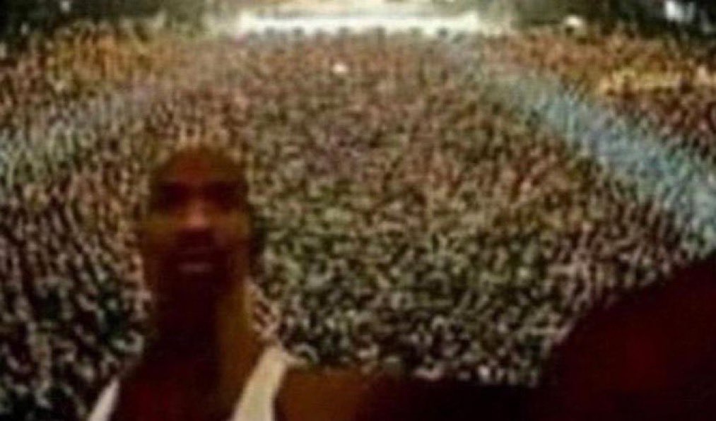 mom: who sold our house?
me at the bad bunny concert: