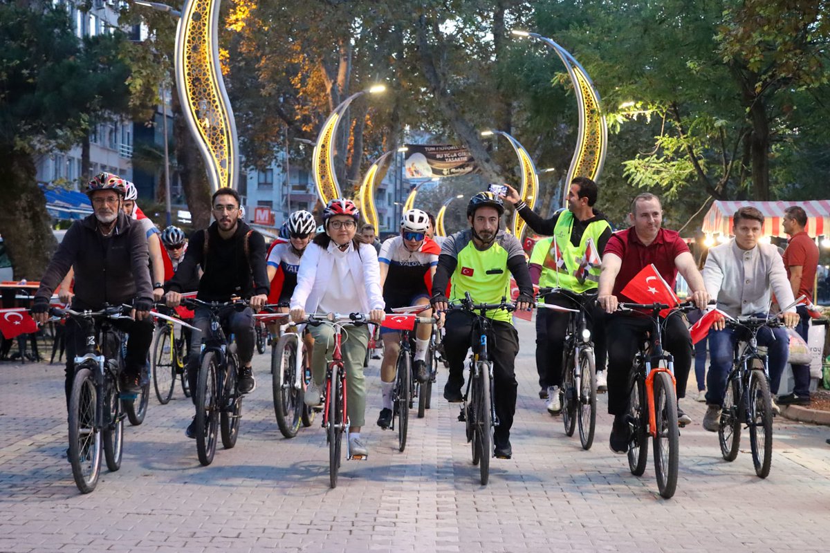 100. Yıl İçin Pedalladık🇹🇷

Cumhuriyetimizin 100. Yılı Etkinlikleri kapsamında Yalovalı hemşehrilerimizle birlikte pedal çevirdik.