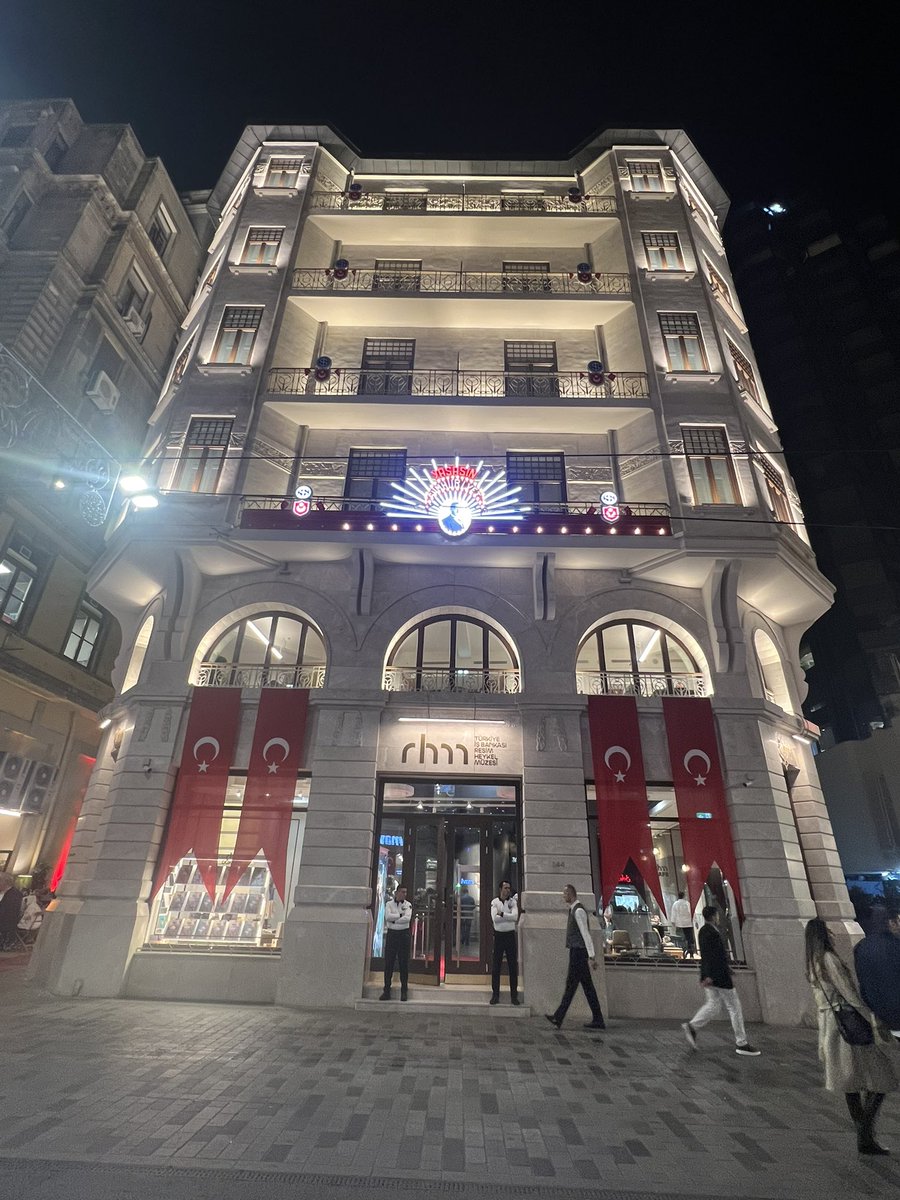 Seda_Ozen's tweet photo. İş Bankası Resim ve Heykel Müzesi Cumhuriyetimizin 100. yılında açıldı.

Bay Baudouy'un 1907 yılında apartman olarak inşa ettirdiği bina, Müze işleviyle, Beyoğlu'na ve ülkemiz kültür sanat hayatına armağan edildi.

#YaşasınCumhuriyet #Yüzüncüyıl https://t.co/sH9DTjFige