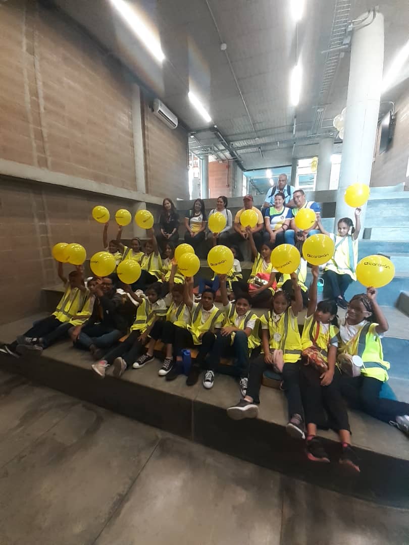 Con gran alegría culminó la ruta científica programada al complejo @sistemas_alcaravan dónde los estudiantes de la E.E. Amalia de Lara conocieron diversas experiencias en materia tecnológica alimentaria en sus instalaciones 
<a href="/NicolasMaduro/">Nicolás Maduro</a> 
<a href="/salaprensaCantv/">Cantv</a>
#ActivosYFirmes
