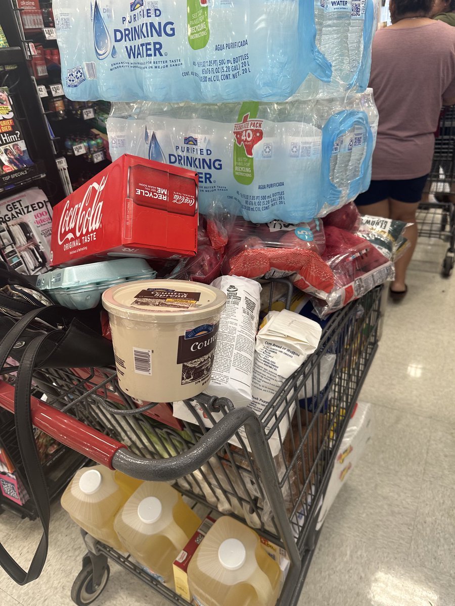 Everyone in the stores every week: 
OMG… what are you making… are you feeding a football team?

Me: and a marching band!! 
🥴😂😂😂
#cuttingedge #nodaysoff