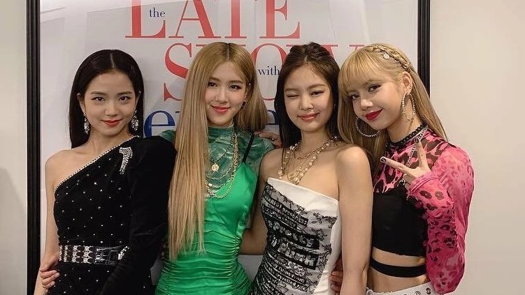 dollets_'s tweet image. 𝙿ose &amp;amp; 𝚙ose 📸 𝚠e're ready to 𝚋e the next - 𝐭op - 𝚖odels of #𝚢𝟚𝚔楷模𝕤tatio͞𝕟 ♥︎ y queriendo demostrarlo, buscamos las ropitas 𝚖ás bonitas de todo 𝐧uestro ropero ★ 𝚗o se preocupen, nuestras patitas están listas para moverse y trabajar como se debe.