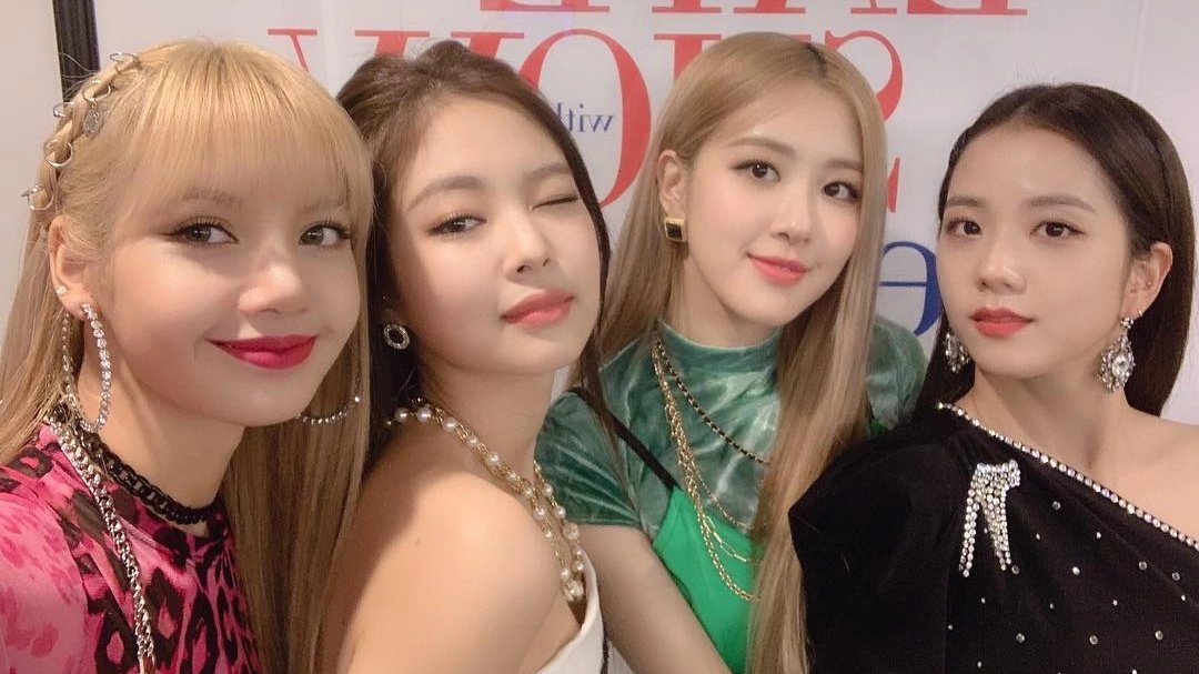 dollets_'s tweet image. 𝙿ose &amp;amp; 𝚙ose 📸 𝚠e're ready to 𝚋e the next - 𝐭op - 𝚖odels of #𝚢𝟚𝚔楷模𝕤tatio͞𝕟 ♥︎ y queriendo demostrarlo, buscamos las ropitas 𝚖ás bonitas de todo 𝐧uestro ropero ★ 𝚗o se preocupen, nuestras patitas están listas para moverse y trabajar como se debe.