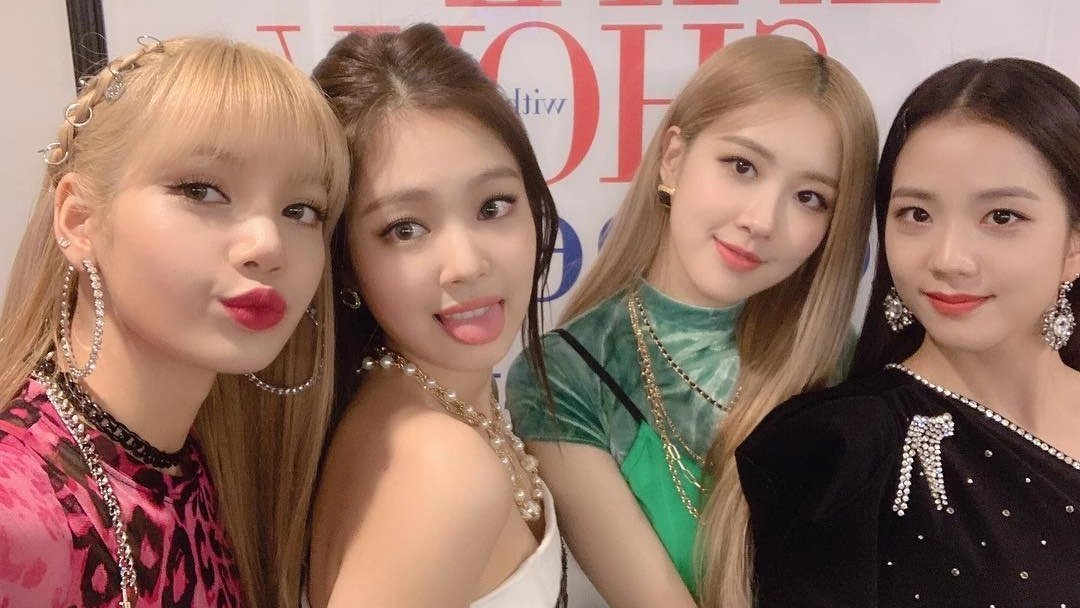 dollets_'s tweet image. 𝙿ose &amp;amp; 𝚙ose 📸 𝚠e're ready to 𝚋e the next - 𝐭op - 𝚖odels of #𝚢𝟚𝚔楷模𝕤tatio͞𝕟 ♥︎ y queriendo demostrarlo, buscamos las ropitas 𝚖ás bonitas de todo 𝐧uestro ropero ★ 𝚗o se preocupen, nuestras patitas están listas para moverse y trabajar como se debe.