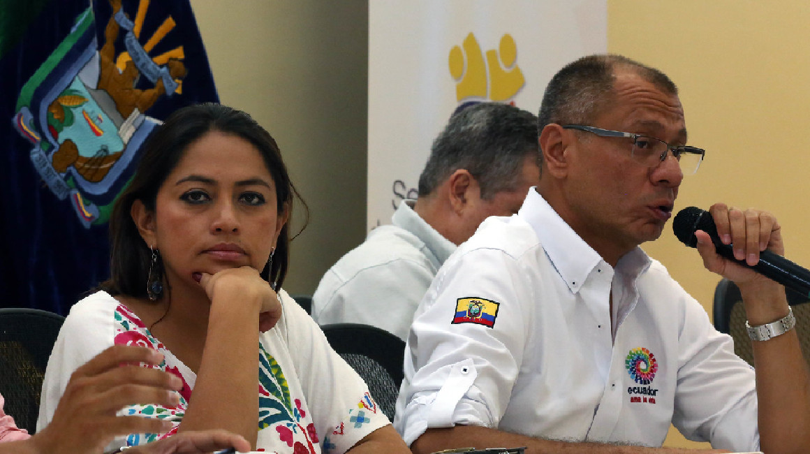 zonatelevision's tweet photo. La polémica entre Jorge Glas, su excolaboradora Soledad Padilla y el legislador Ferdinand Álvarez sigue generando noticias. La mañana del 25 de octubre de 2023, la Fiscalía notificó a la Prefectura dePichincha con la apertura de una investigación por

https://t.co/ul4Tp0JeAU https://t.co/y8e6F6Y7lr