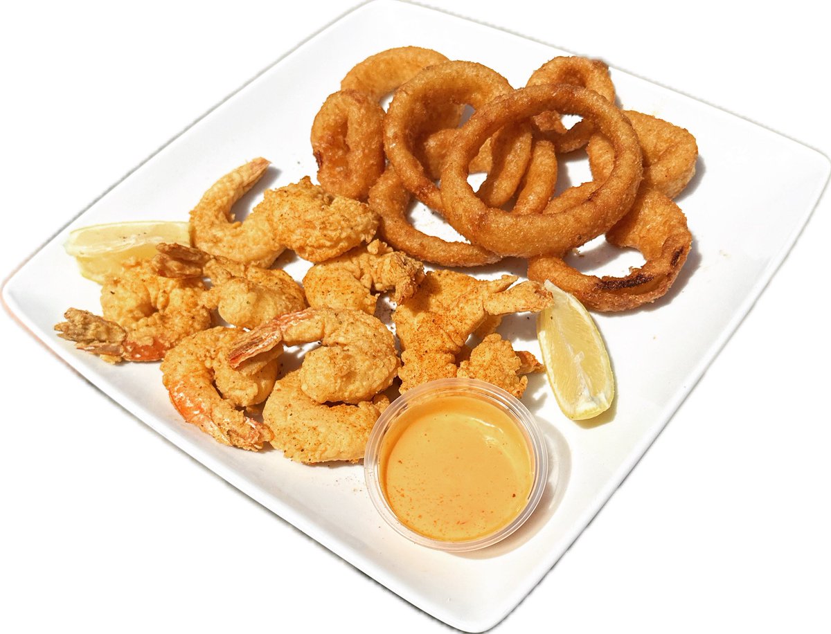 Graffitiseafood's tweet photo. Start off your week by tasting the difference (Premium sides are an up charge) 🤤✨ #TasteTheDifference #Fresh #Seafood #Graffiti #Ocala #Food #Foodie #cooktoorder #yum #dailyspecials #fried #shrimp #booboom #sauce #lemon #onionrings https://t.co/kqVqLNzv4A
