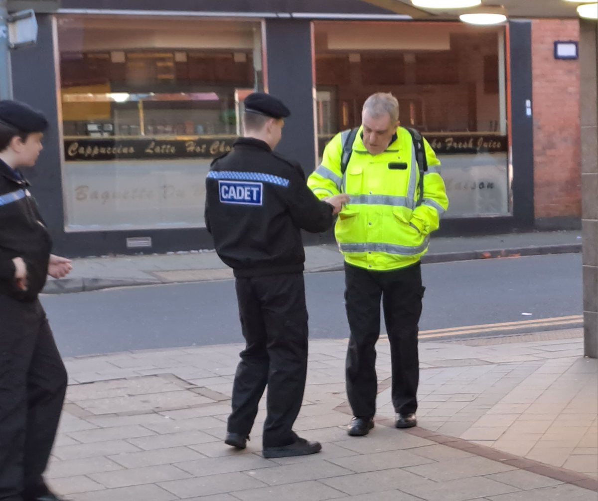 CadetsWMP's tweet image. #5BE #kingstanding @ErdingtonWMP @CadetsWMP  👮‍♂️👮‍♀️were supporting the Neighbourhood Team out on #Erdington High Street, handing out "safety over 👻 Halloween" leaflets.  🎃 🚨 &amp;amp; loved meeting the public🤝 😁