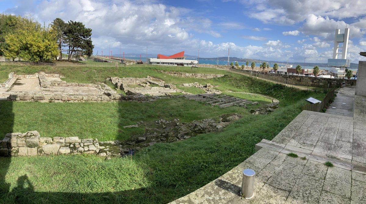 milcorunhas's tweet photo. Os alicerces e o que queda do convento de San Francisco #cidadevella. Xa contamos que trasladaran o convento pedra a pedra ata o actual paseo das Pontes. Pero aquí estivo do s. XIV ata os anos 60 do XX, sufrindo invasións piratas e acollendo a xente como Sir John Moore. https://t.co/MWGT6oCBsx