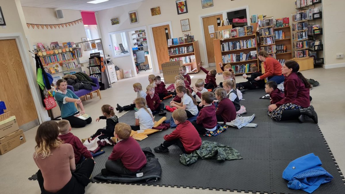 CymerPrimary's tweet photo. A big thank you to everyone at @CymmerLibrary for our wonderful Autumn visit today! 🍂 
#CAPWillow #Goingoutintoourcommunity 
#Autumn https://t.co/6FguCLpYMa