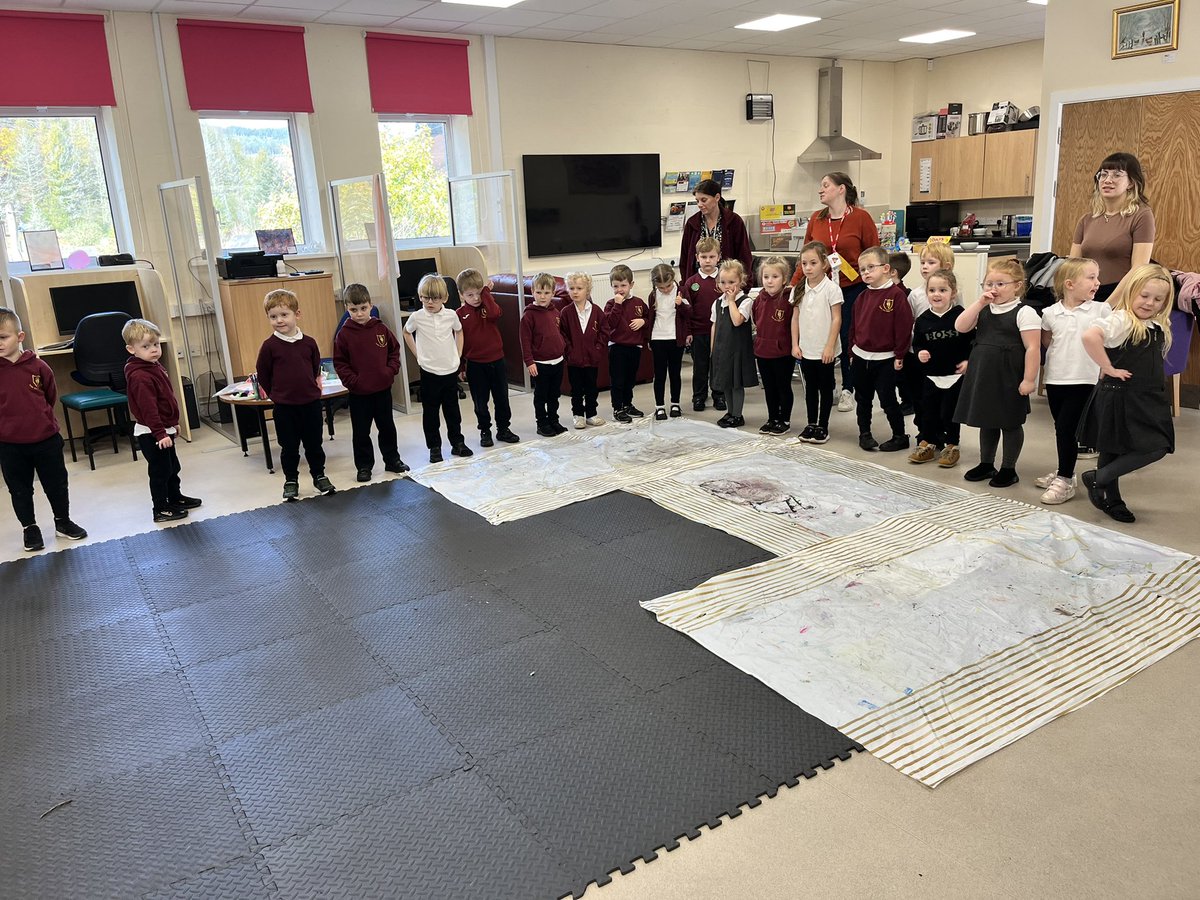 CymerPrimary's tweet photo. A big thank you to everyone at @CymmerLibrary for our wonderful Autumn visit today! 🍂 
#CAPWillow #Goingoutintoourcommunity 
#Autumn https://t.co/6FguCLpYMa