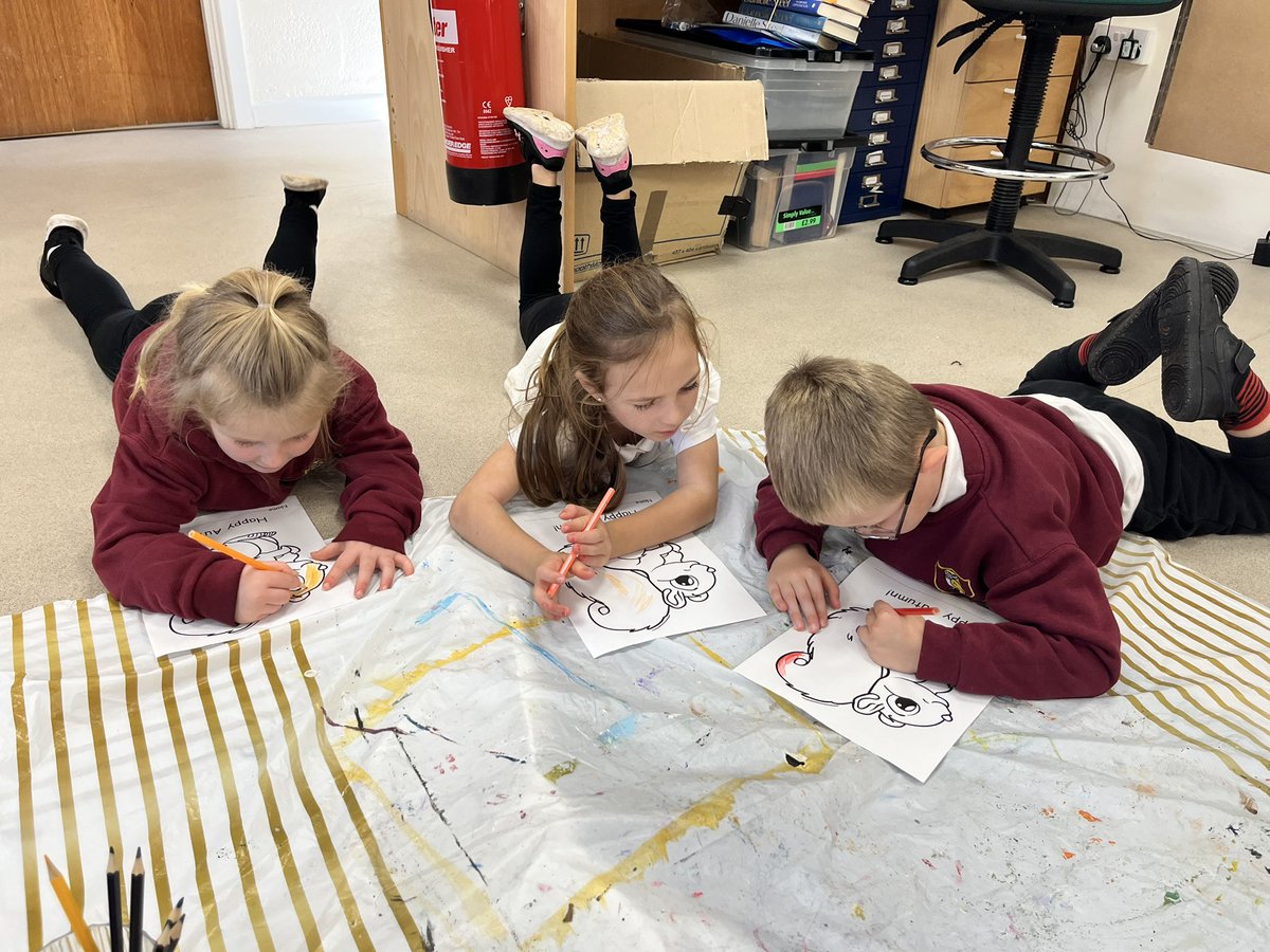 CymerPrimary's tweet photo. A big thank you to everyone at @CymmerLibrary for our wonderful Autumn visit today! 🍂 
#CAPWillow #Goingoutintoourcommunity 
#Autumn https://t.co/6FguCLpYMa