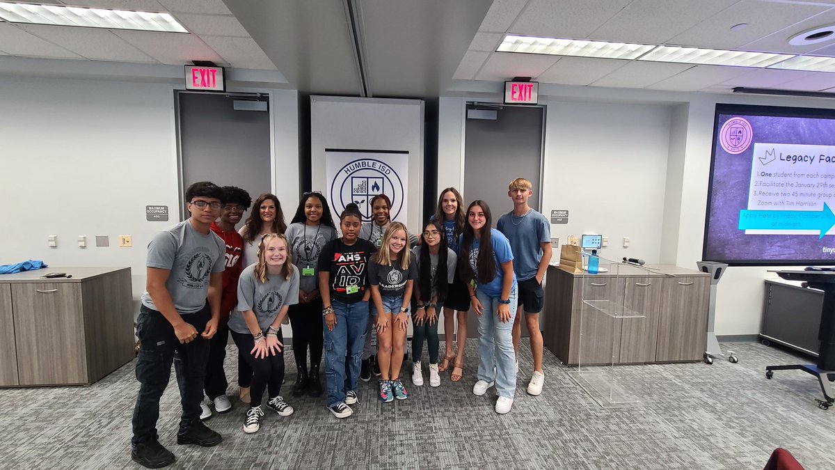 SarahMayhall1's tweet photo. AHS AVID leaders loved collaborating with other AVID leaders throughout the district to build our AVID legacy. @timothy_john___  @HumbleISD_AHS @HumbleISD_AVID @ https://t.co/VuhT8u3S69