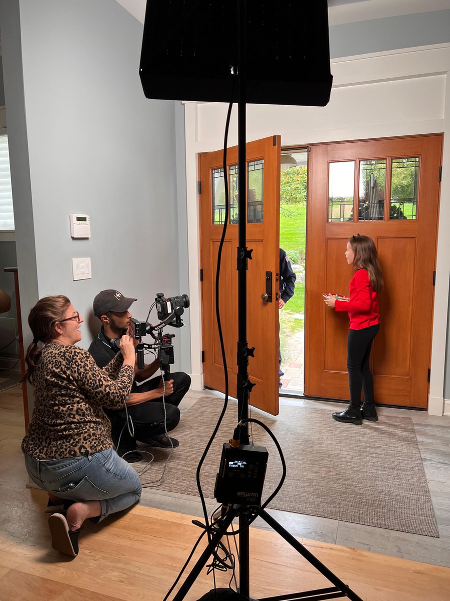 BrawnMedia's tweet photo. 📽️ Lights, camera, action! We've got a sneak peek behind the scenes of our latest video shoot for Mirabito - where creativity meets the camera lens and magic happens!

#brawnmedia #video #commercial #marketing https://t.co/dEuwB3Rn2s