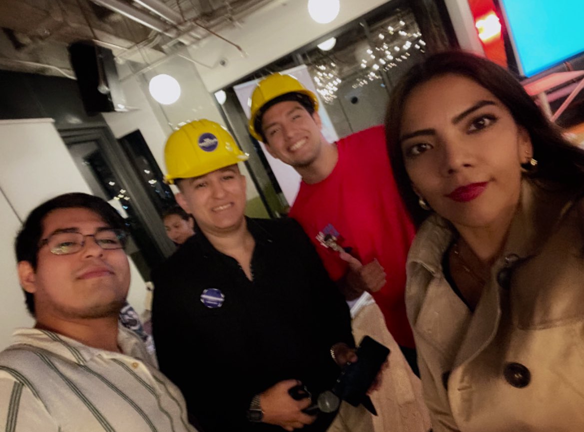 holaNFT's tweet photo. 🚀 No podían faltar las fotos del #OpenWebHouseCDMX
Buenos proyectos en el Hackathon y excelentes momentos con la comunidad.
Gracias @openwebacademy_ por la invitación para dar una charla.
✨✨✨ https://t.co/gqGLCxM6TC