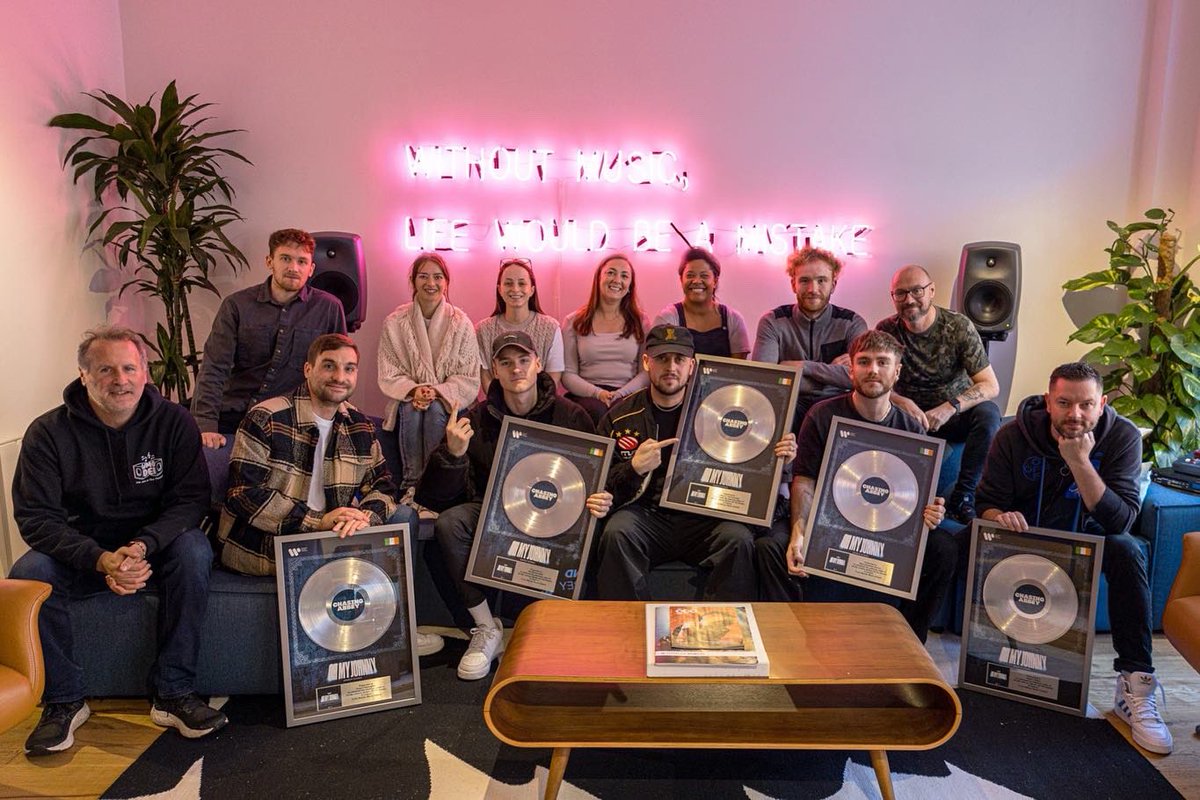 ‘Oh My Johnny’ has gone Platinum 💿 thank you so much to all our fans, everyone who believed in us and all our team ❤️ not bad for 3 culchies 🤓 <a href="/Warnermusicirl/">Warner Music Ireland</a> <a href="/SpinninRecords/">Spinnin' Records</a>