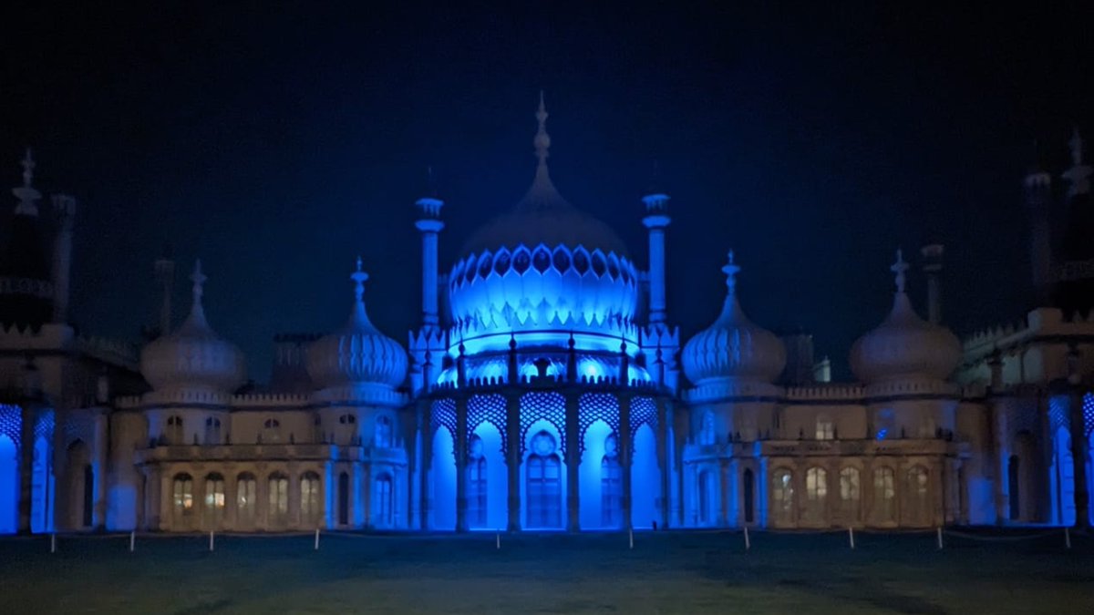 The Royal Pavilion lit up in blue and white for the @EuropaLeague. 😍 See you soon! 💙🤍