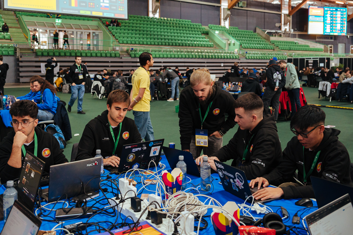 INCIBE's tweet photo. 🔊 ¡Finaliza el #CTF estilo #AttackAndDefense del European Cybersecurity Challenge #ECSC2023!
👉 El #ECSCTeamSpain 🇪🇸 termina en la 7ª posición.
🏅 Consulta el ranking en https://t.co/R82Bfg1QWI
📅 Y mañana, último día de competición en #Noruega 🇳🇴. ¡Vamos equipo! 💪 https://t.co/n2UeHcCHbC