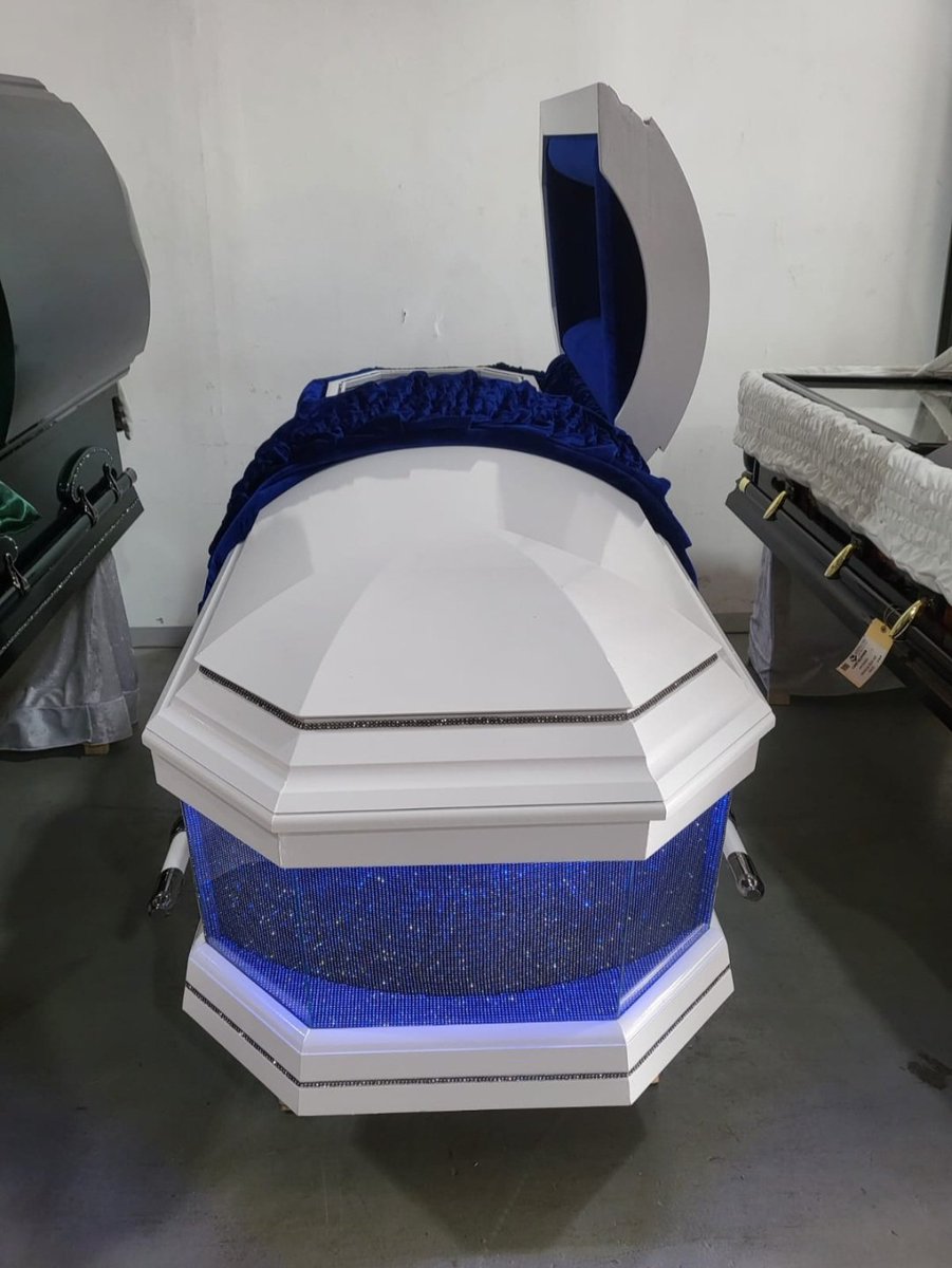 TshiamoModibedi's tweet image. Rest in power
TSHIAMO MODIBEDI FUNERAL SERVICES
#RIP
Velvet, A Touch Of Gold,Glass, Diamonds, Lights &amp;amp; Metalic White
#HighStandard
#ModibediFunerals