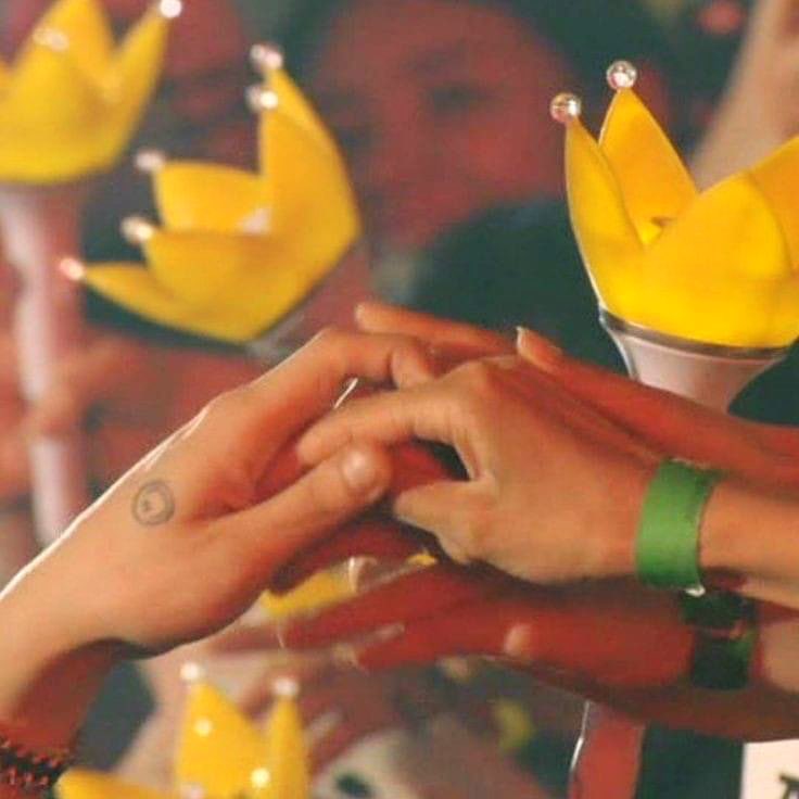 KWONIII88888's tweet photo. We are here Until Whenever @IBGDRGN💛 https://t.co/giR2ai5IoB