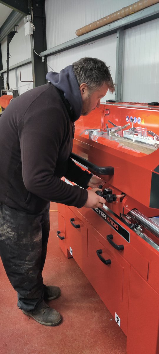 PenworthamGCGr1's tweet photo. Great couple of days training on the new grinding equipment from @BernhardCompany . Thanks to @neilhullah for all his direction with the guys. https://t.co/4qNO85ABCl