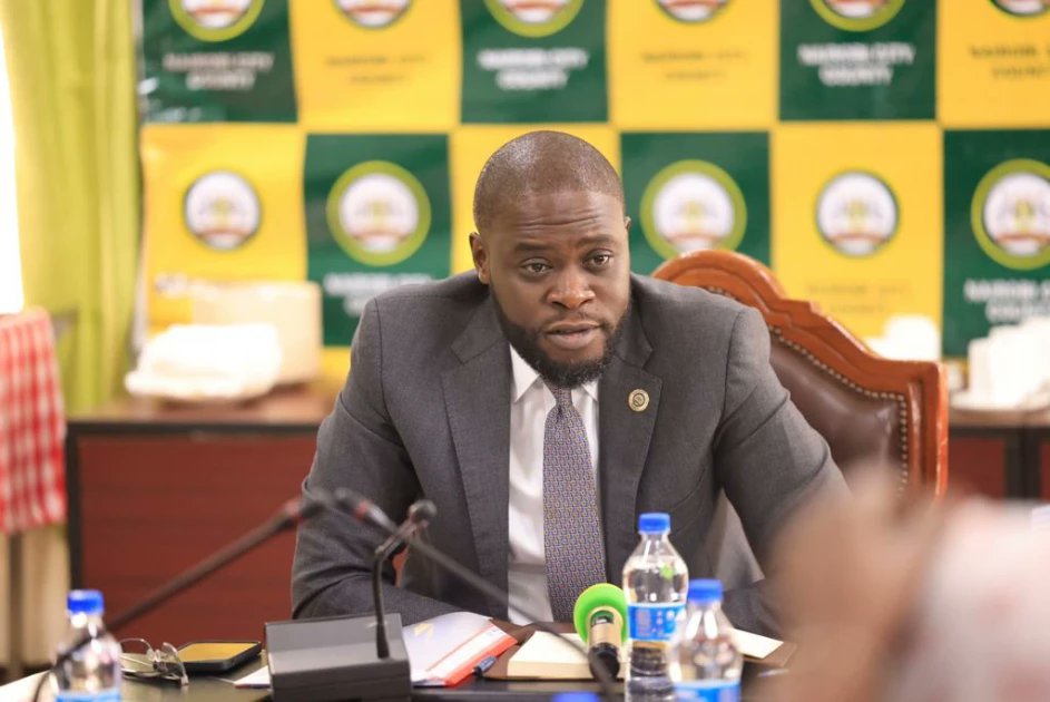 "No Hawking In Nairobi Central Business centre" Governor Johnson Sakaja gives Hawkers a 24hour ultimatum to leave the City Centre.  
 /photo courtesy/#ruratimesnews, #nairobicounty, #governorsakaja, #trending2023 <a href="/SakajaJohnson/">Sakaja Arthur Johnson</a> , <a href="/RuralTimesNews/">Rural Times News</a>