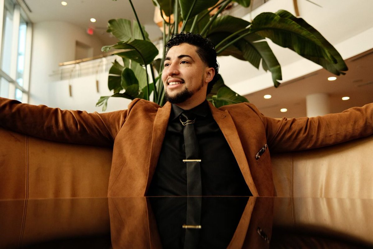 unc_ob's tweet photo. Who has two thumbs, is on the job market, and CHANGES THE GAME in a big way with his research on immigration experiences?

Doctoral candidate Herrison Chicas. Read about him and his research program here!

https://t.co/LSaVqxR9gs https://t.co/KL3L4nNzY0