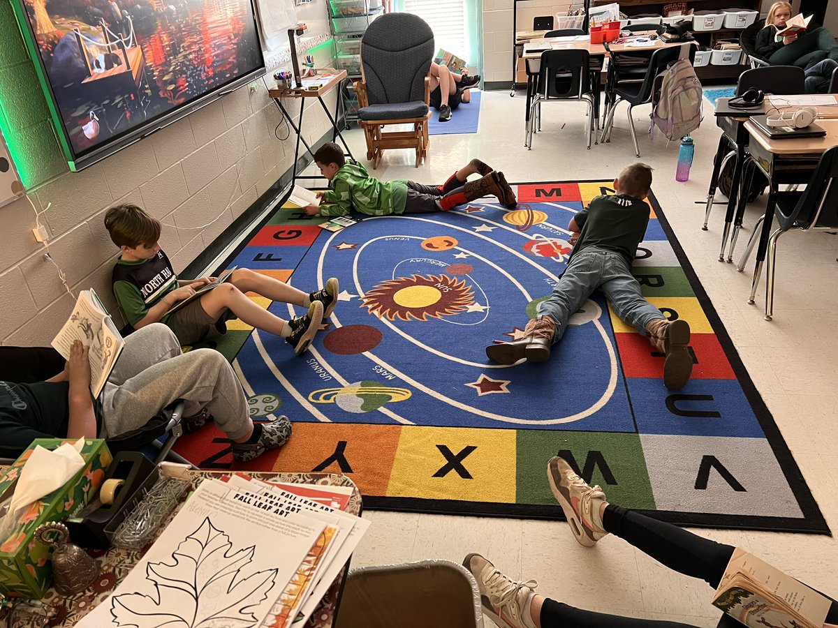 MrsChesters4th's tweet photo. We love our reading time! https://t.co/pWHMsnQrHe