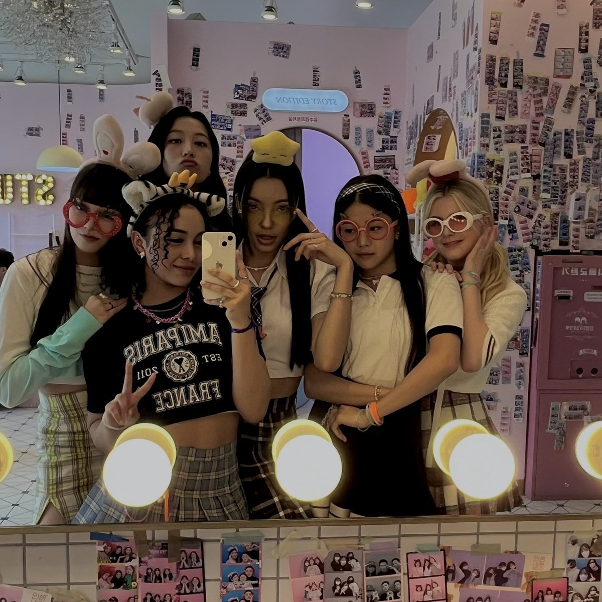 GIRLSETBRASIL's tweet photo. ℹ️ | De acordo com Daniel Hong, o VCHA estaria trabalhando no estilo de música para sua estreia.

“Agora eles estão tentando descobrir qual será o tipo certo de música, qual será o som certo, seja sonicamente ou conceitual para um novo grupo.”

#VCHA #비춰 @Official_VCHA https://t.co/7iEV7thNFc