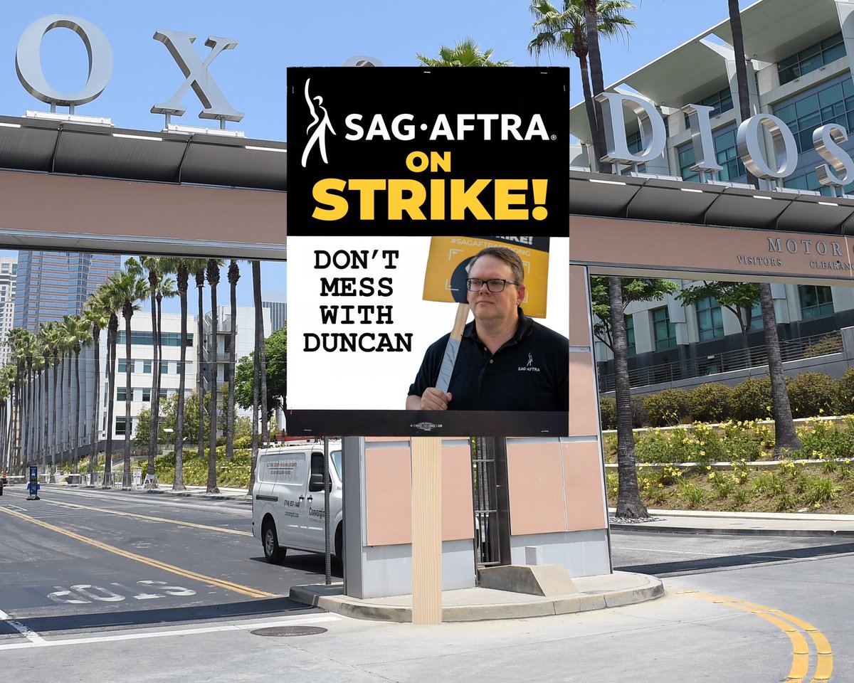 DailyPicket's tweet photo. DAY 104 --- 10/25/23

oh captain my captain

#ActorsStrike #SAGAFTRAStrike #SAGAFTRAStrong #Solidarity @DuncanCI https://t.co/axLfJTGH5r
