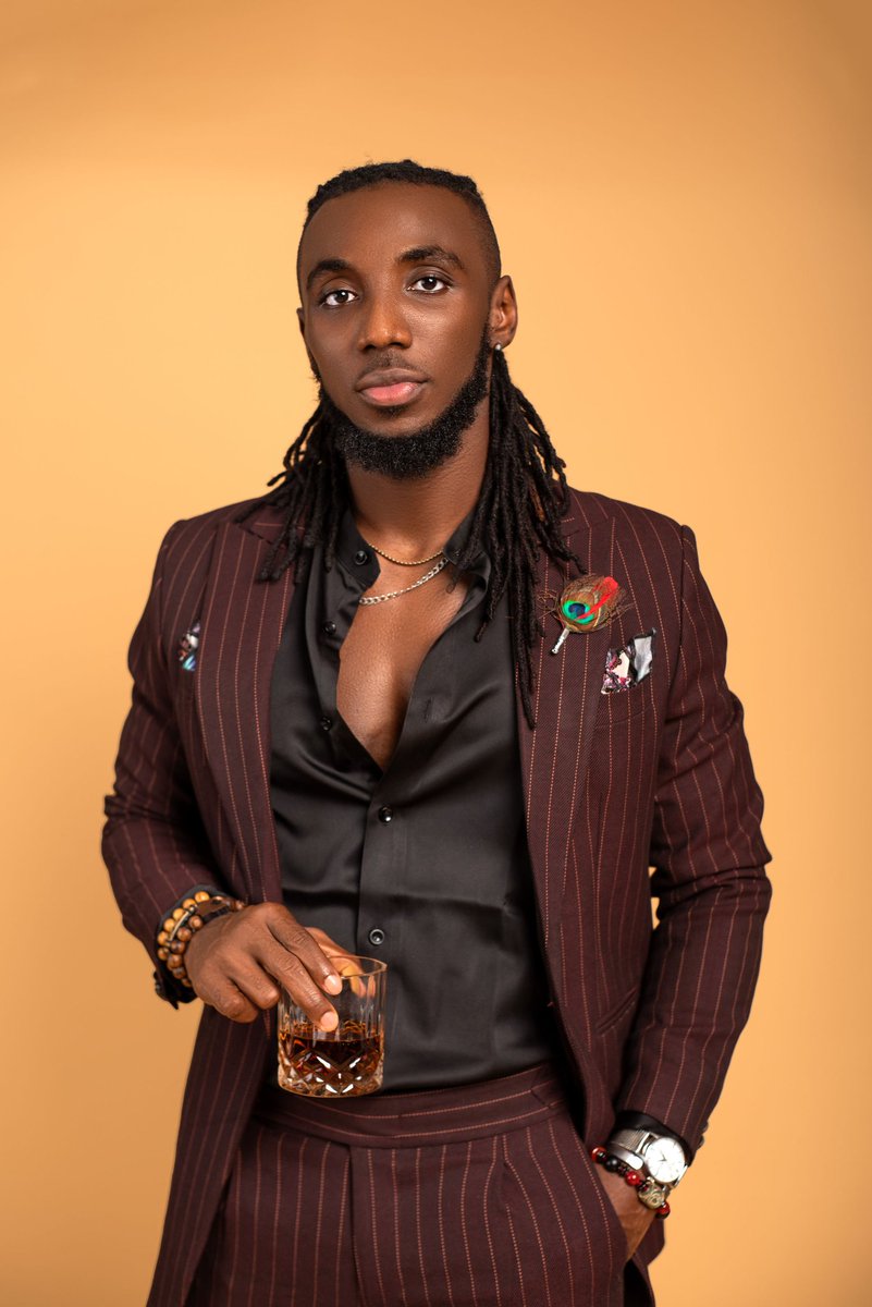 eladopere_evan's tweet photo. A face to remember in a Tight attire @TightConsulting
If you were me...Which slide would you frame?🤷🏾♂️
📷 @samson_dimeji never misses❤❤
#shnevs #tightconsulting #tightman #shoot #fashionshoot #fashion #fashionmodel https://t.co/do8UarRIl2