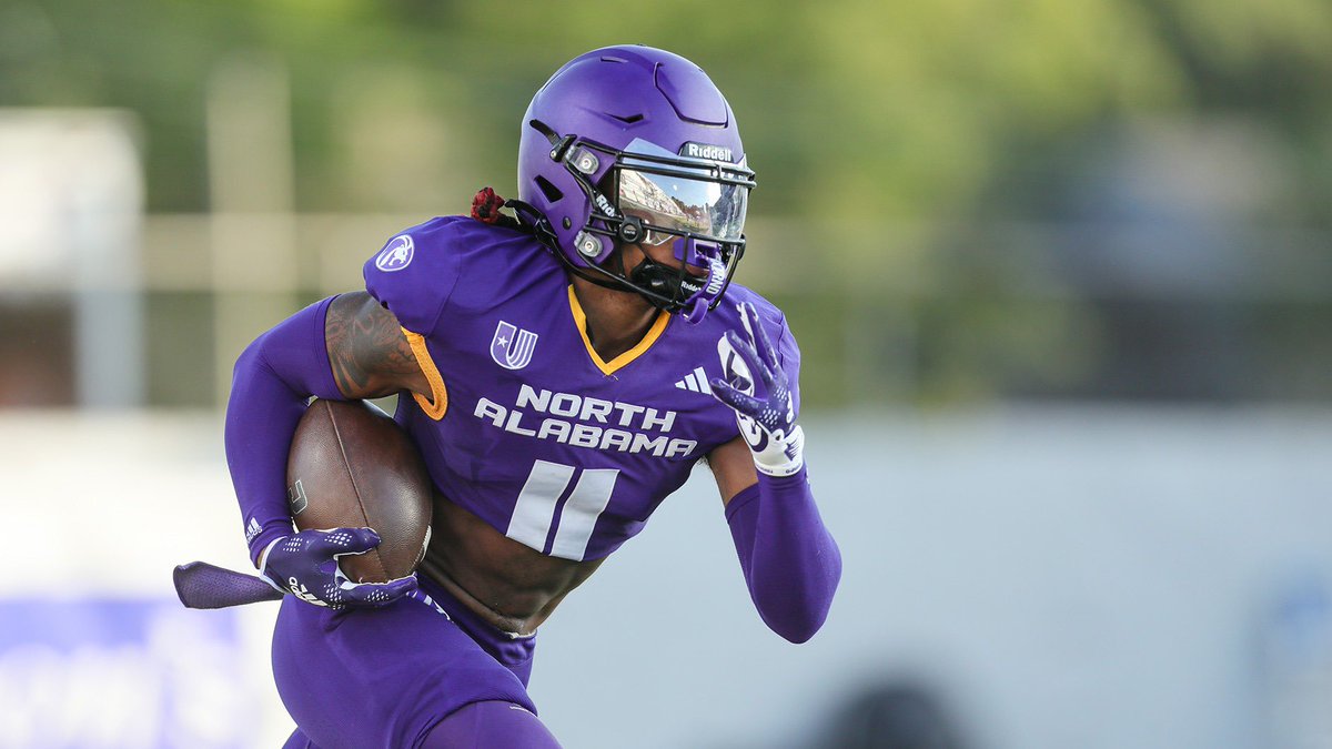 PeytonPlott's tweet image. Beyond Blessed to receive my first offer from the University of North Alabama 🙏🏽⭐️  #GoLions @UNAFootball @SAMIEPARKER @Jake_Bentley_ @CarrollHighSch1 @the_mike_barker @PlottCordell @DexPreps @HallTechSports1