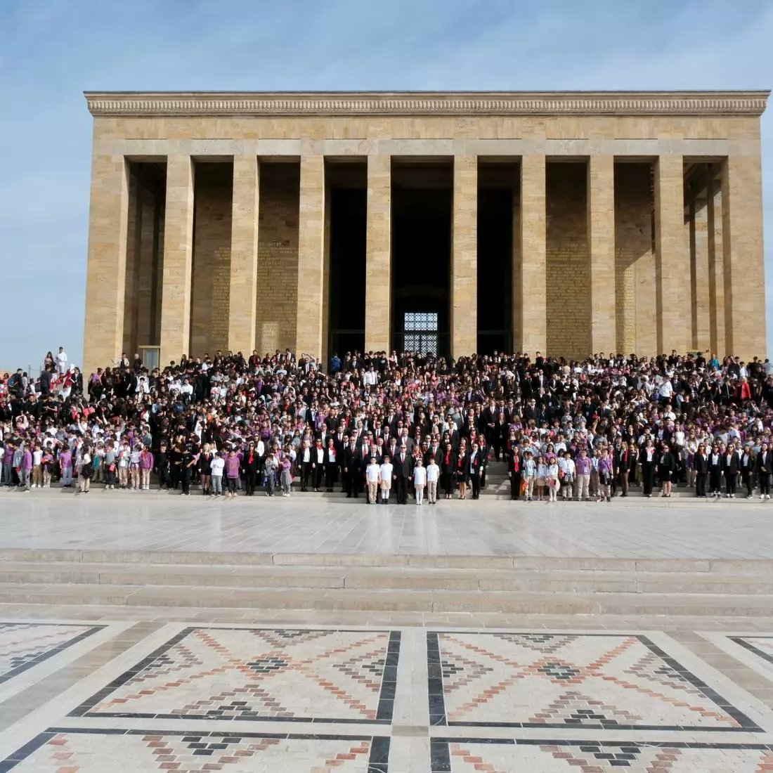 Cumhuriyetimizin 100. Yılında büyük bir gurur ve coşkuyla Uğur Okulları olarak Anıtkabir’deydik!

Nice 100 yıllara! ❤️🇹🇷

#UğurluOlmak
#DaimaGeleceğe