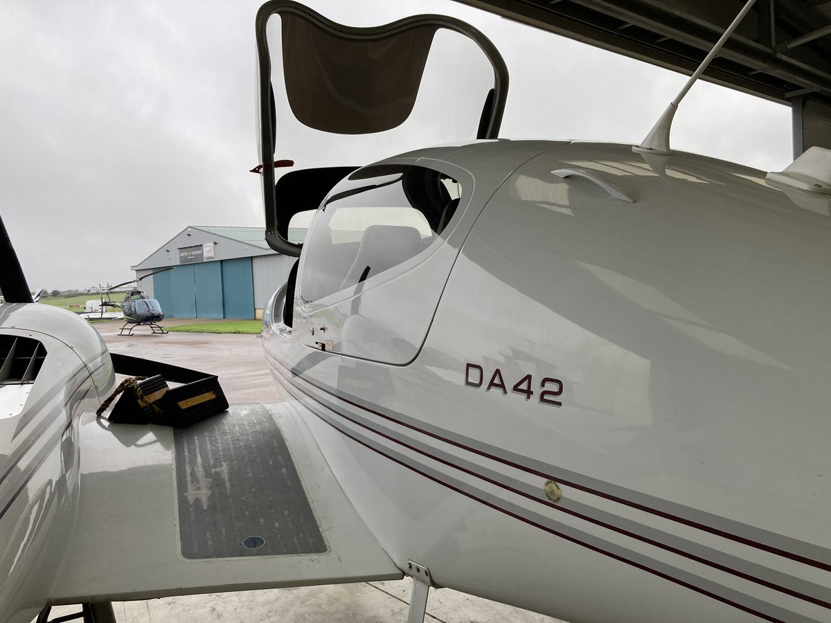 ChristinaC_gl's tweet photo. At @FlyAeros today to revalidate my ratings in the lovely @DiamondAircraft #DA42
Was also great to catch up with @t25bear and @AbbigaleAustin
#PilotChat https://t.co/8huSyzWWgE