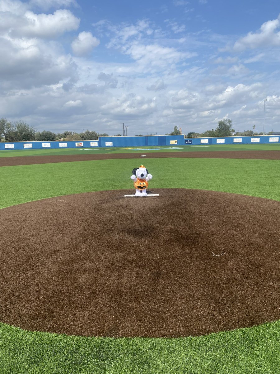SnoopyWhereRU's tweet photo. Put me in coach! Anyone missing me much? @Anadgar16 @Pride_Mustangs https://t.co/TYNhZYloRj