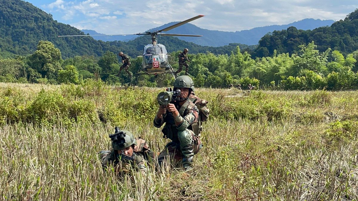 Red_DevilSF's tweet photo. Indian Army's infantry soldiers rehearse operational manoeuvers. https://t.co/gepIUvwmHZ