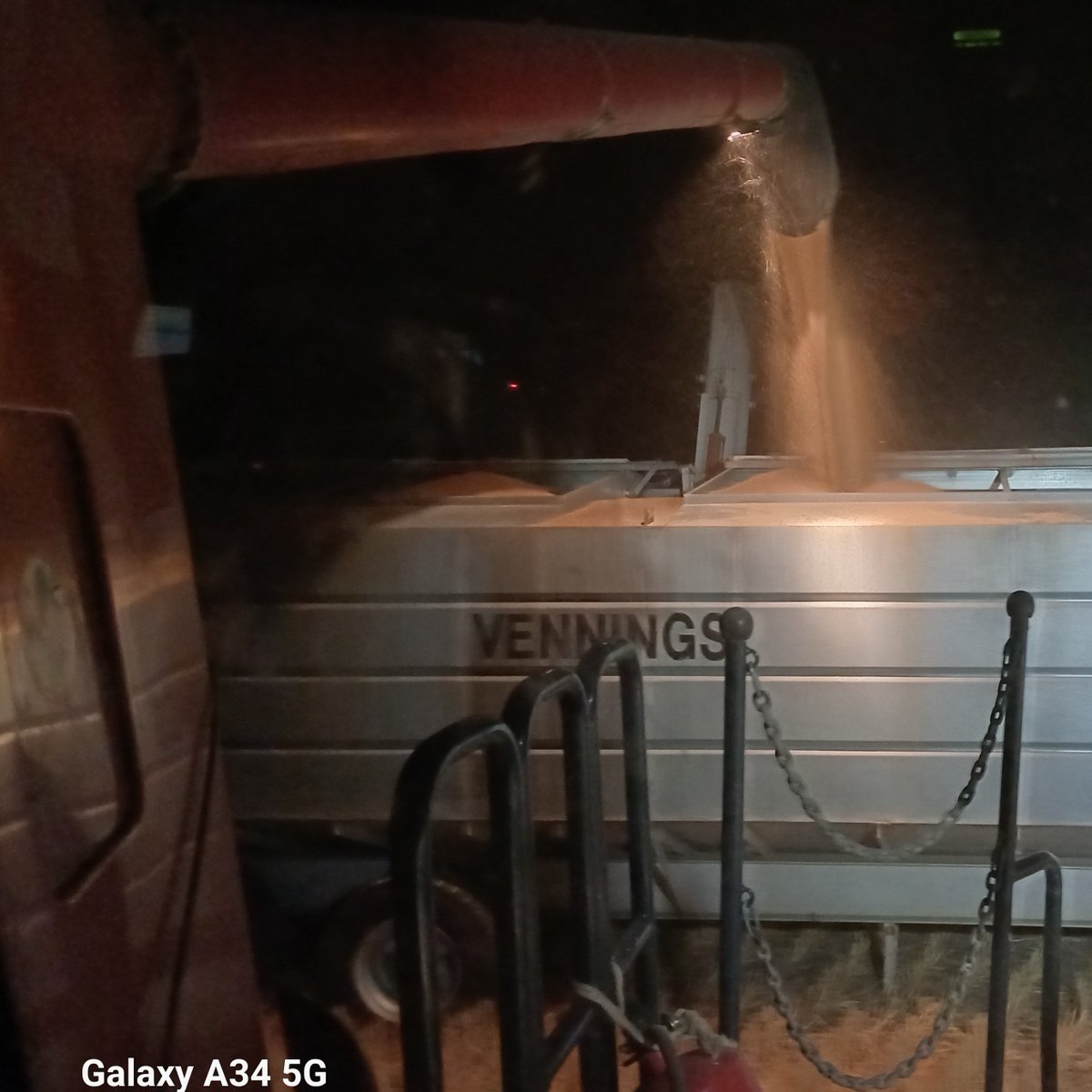 Oscarthefarmer's tweet photo. One of these images is a strikingly effective 2AM alarm clock....
The rest follows logically #mayaswell #nowImawake https://t.co/gxESsvKZp7