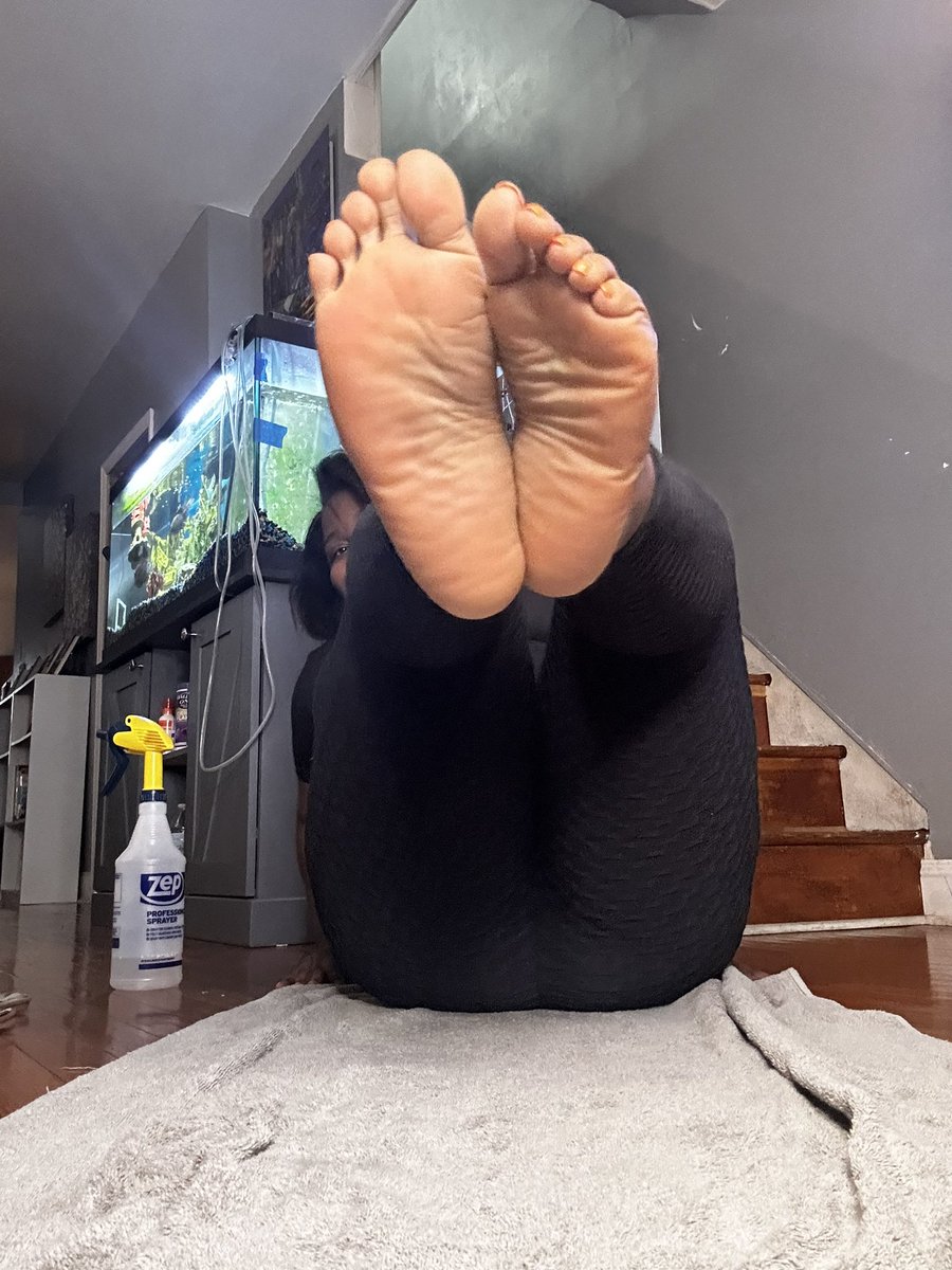 PHILLYFOOTQUEEN's tweet image. wrinkle wednesday 🦶🏾🦶🏾🦶🏾
i see you watching