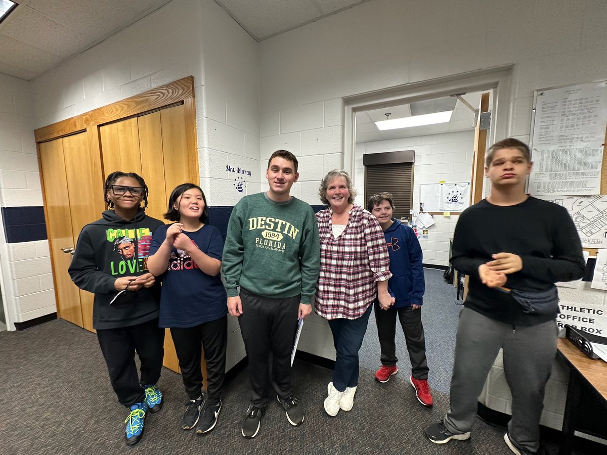 aussieandrew's tweet photo. #Makertunity students use teamwork and creativity to design and deliver a variety of custom products to staff at HHS. @MrBarnes_223 #ExplorerPride #dreamitmakeit https://t.co/Bl2J52zuIt