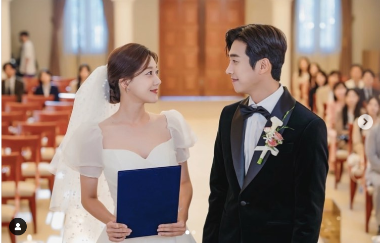 haraya_panthai's tweet image. ตลกความ #DSPFamily #SeungA (#Rainbow) เล่นซีรีส์แล้วได้บทแต่งงานเป็นภรรยากับ #Jihoo (#AJAX) แล้วซึงอาอัพไอจีว่า "ครอบครัว DSP ของฉัน Jihu ที่ฉันรู้จักมาตั้งแต่สมัยเป็นเด็กฝึก ตอนนี้เป็นสามีชั้นแล้วค่ะ 🤣🤣"