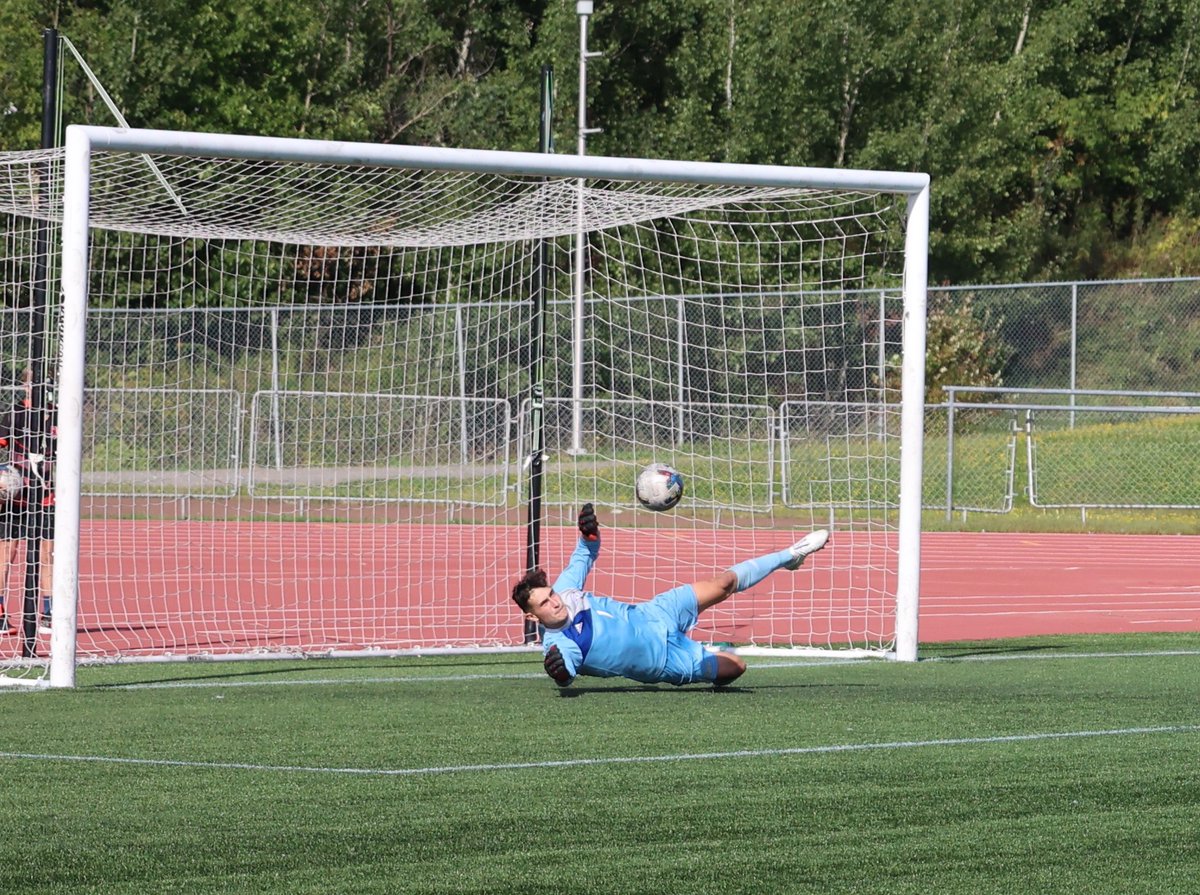 Aigles Bleus - Aigles Bleues (@aiglesbleus) on Twitter photo Félicitations gardien recrue des <a href="/aiglesbleus/">Aigles Bleus - Aigles Bleues</a> de l’Université de Moncton Mattéo Blanc membre 2e équipe étoile soccer <a href="/AUS_SUA/">Atlantic University Sport</a>. A sa 1re saison, Mattéo Blanc a joué les 12 matchs en saison régulière accordant 1,33 buts par partie et 5,67 arrêts par joute avec une moyenne de ,810. Félicitations gardien recrue des <a href="/aiglesbleus/">Aigles Bleus - Aigles Bleues</a> de l’Université de Moncton Mattéo Blanc membre 2e équipe étoile soccer <a href="/AUS_SUA/">Atlantic University Sport</a>. A sa 1re saison, Mattéo Blanc a joué les 12 matchs en saison régulière accordant 1,33 buts par partie et 5,67 arrêts par joute avec une moyenne de ,810.