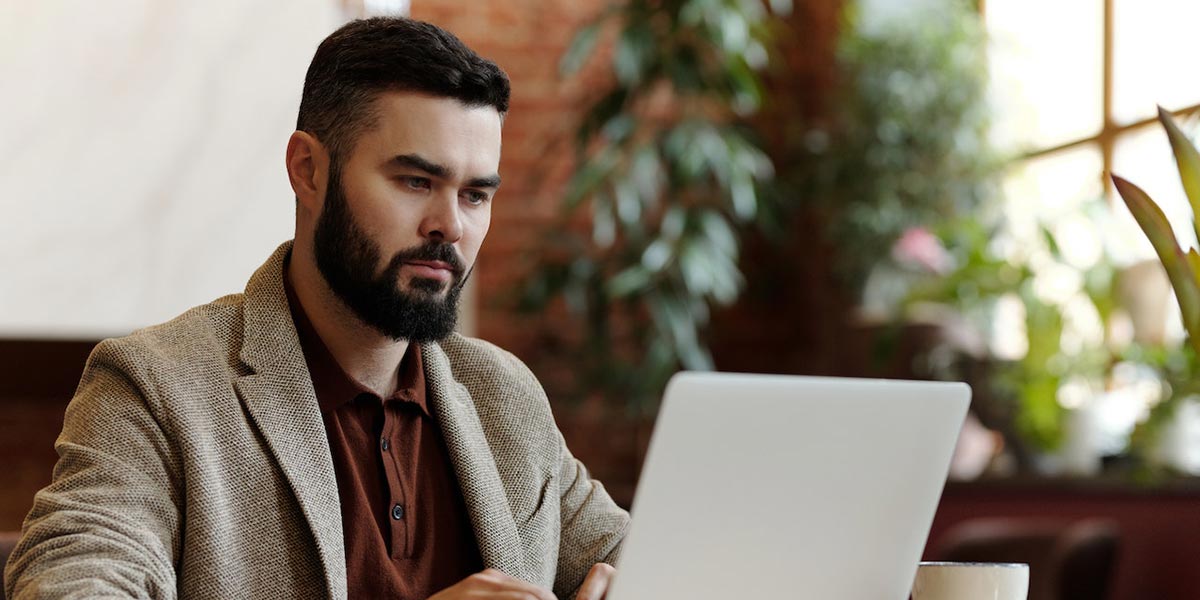 🤔 Curious about online learning? Discover if it's the perfect fit for your postgraduate education! 👩‍💻📚 Visit our website for insights, advice, and more! 👉 hubs.ly/Q026HVyl0 

#OnlineLearning #Education #Postgraduate