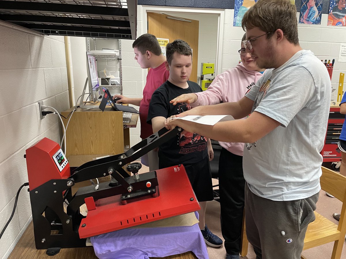 aussieandrew's tweet photo. #Makertunity students use teamwork and creativity to design and deliver a variety of custom products to staff at HHS. @MrBarnes_223 #ExplorerPride #dreamitmakeit https://t.co/Bl2J52zuIt