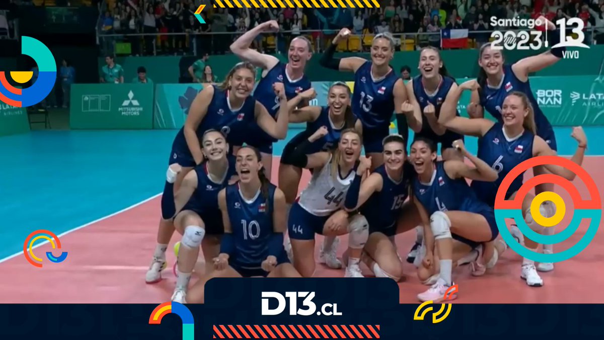 deportes_13's tweet photo. 🏐🇨🇱 Team Chile consigue histórico triunfo ante las campeonas panamericanas del Vóleibol en Santiago 2023 https://t.co/Thd4bHQiP3 https://t.co/oyKE7Iagdh