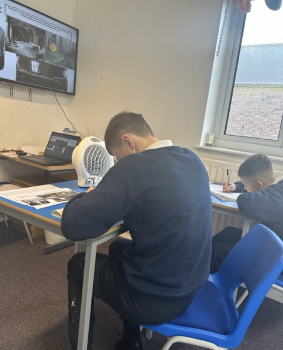 InvestedEdu's tweet photo. • Writing • 

Some fantastic work today, in English.

📖 📚 ✍🏼 📝 https://t.co/8E5Zd5SVmL