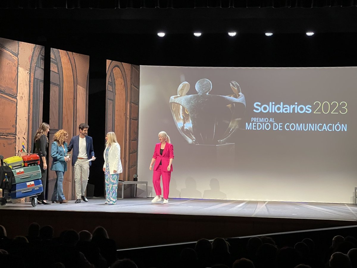 SER_Cantabria's tweet photo. Gracias a @ONCE_oficial por el reconocimiento a #SERCapaces

Un privilegio compartir el premio con la Cocina Económica, Carlos Tezanos Ruiz @australoficial y @SocialSantander https://t.co/Io7aWmFg6C