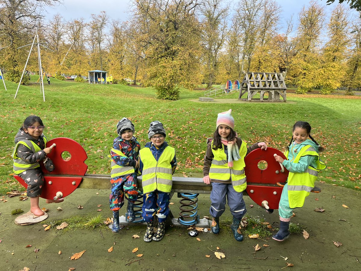 ibroxprimary's tweet photo. P1 & P2/1 had an amazing morning on their first trip to the park. Everyone was so good at walking safely up to Bellahouston. We enjoyed a snack and then had fun playing on the park with our friends. Can’t wait for next week 😀🍂 #Outdoorfun #HealthandWellbeing #BuildingStamina 🏃🏼♂️ https://t.co/472iTRBfNx